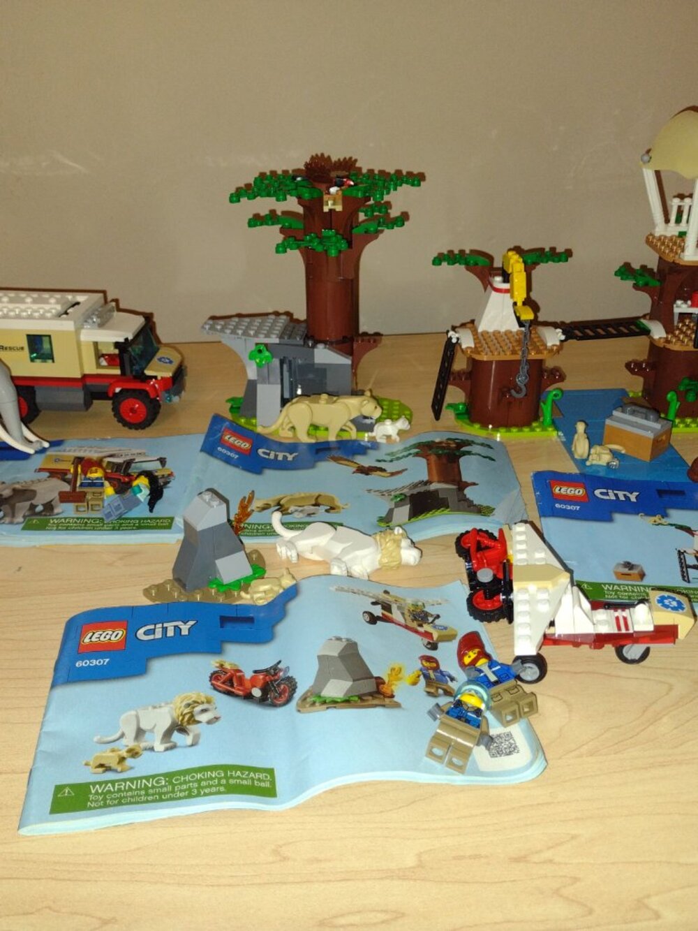 LEGO Wildlife Rescue Camp with over 500 pieces and box, 60307 - Picture 3 of 13